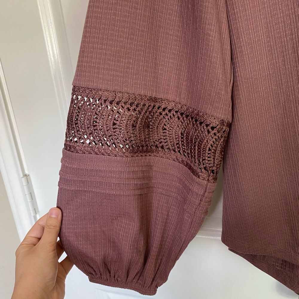 Torrid Bohemian Dusty Rose Crochet Lace Accents Long Sleeve Top, NWT size 2X - Picture 8 of 12